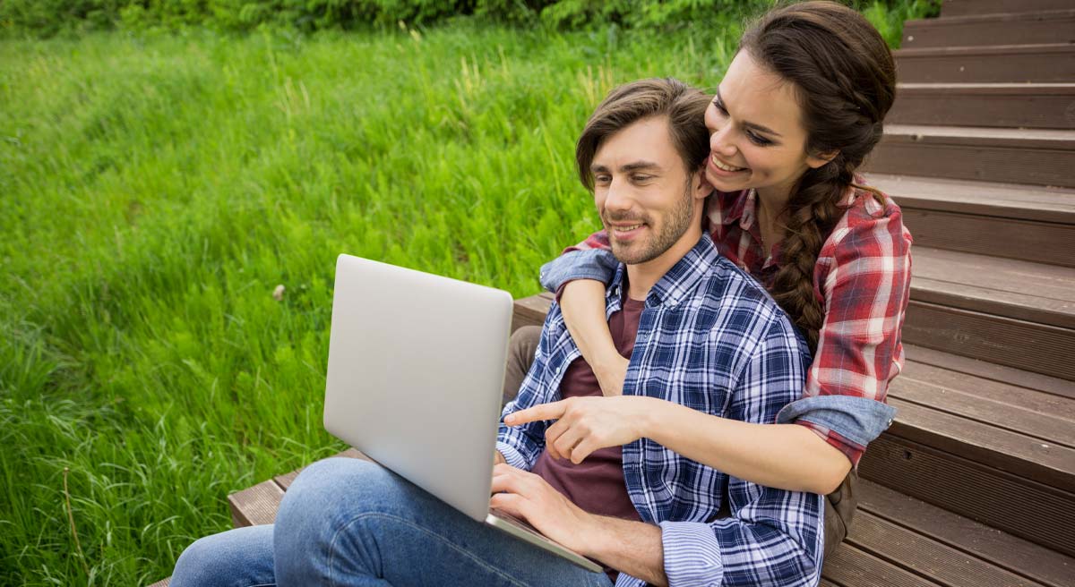 couple on laptop